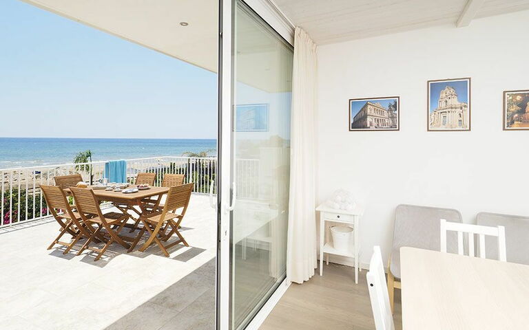 Villa Ariel: Dining Room, Living Room