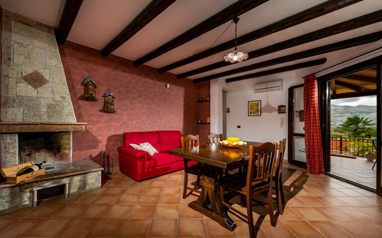 Villa Del Golfo: Dining Room, Kitchen, Living Room