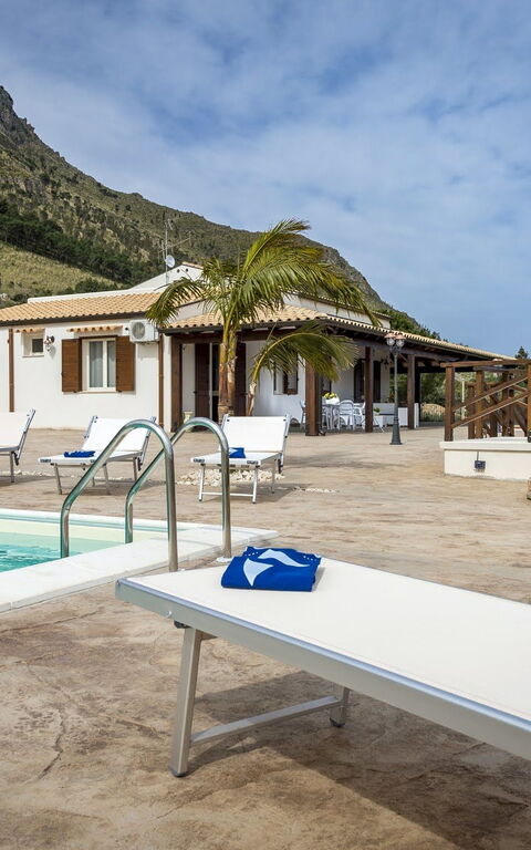 Villa Mare e Monti: Outdoor, Pool