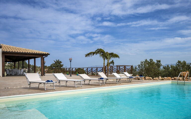 Villa Mare e Monti: Pool