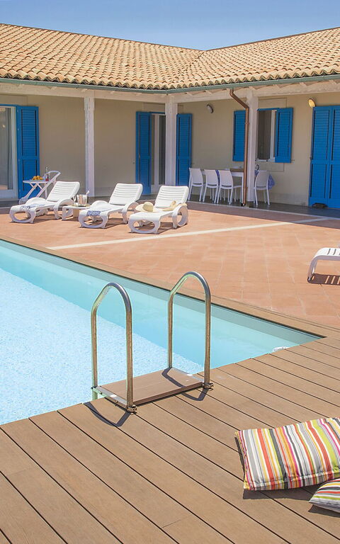 Villa Ala: Outdoor, Pool