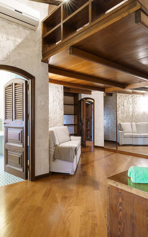 Blu Moon: Common Room