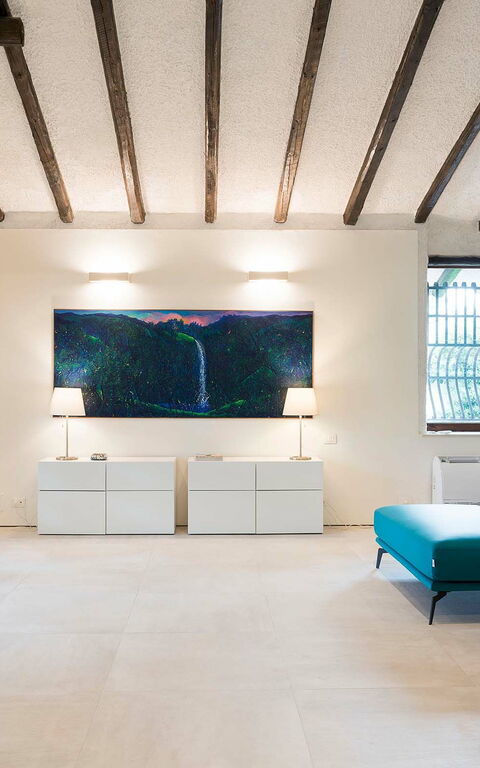 Blu Moon: Common Room, Living Room