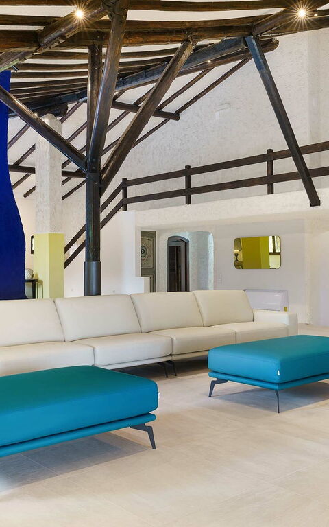 Blu Moon: Common Room, Living Room