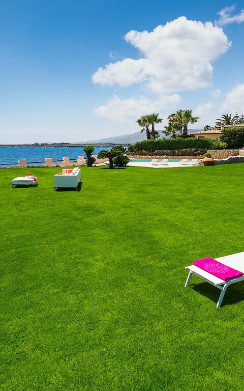 Blu Moon: Garden, Scenic View