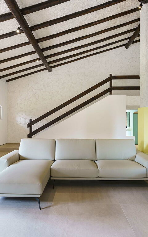 Blu Moon: Common Room, Living Room