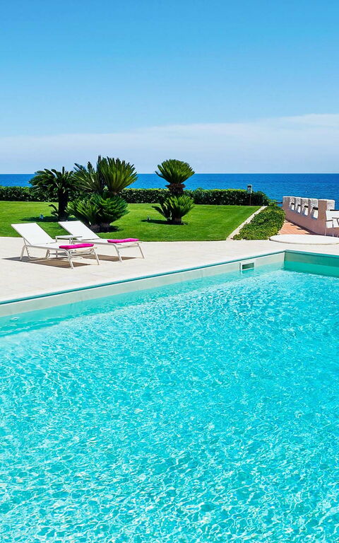 Blu Moon: Garden, Pool, Scenic View