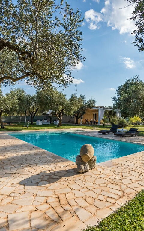 Villa Safiria: Garden, Pool