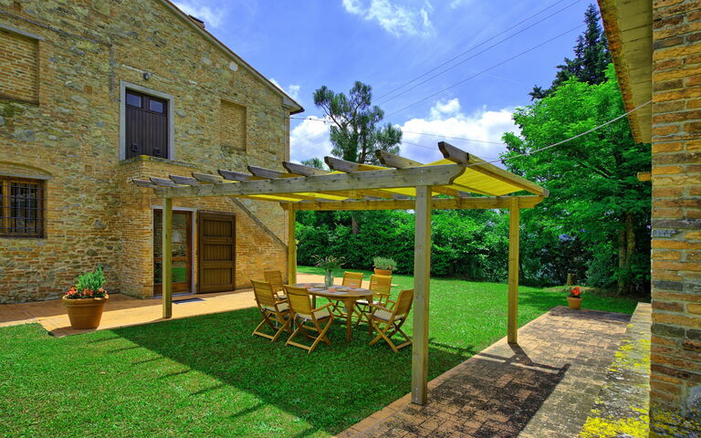 Casale Chiara: Building Exterior, Garden