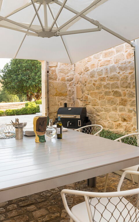 Villa Luna: Balcony / Terrace / Patio, Building Exterior, Outdoor