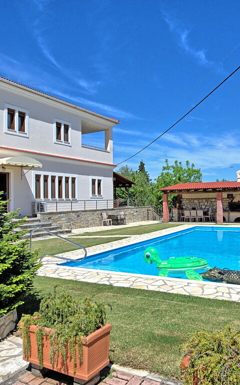 Acharavi Beach Villa: Garden, Outdoor