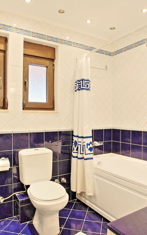 Acharavi Beach Villa: Bathroom