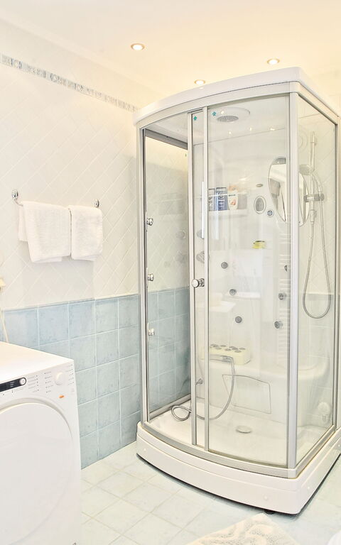 Acharavi Beach Villa: Bathroom