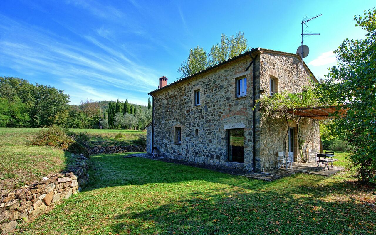 Villa Gualchiere: Building Exterior, Garden