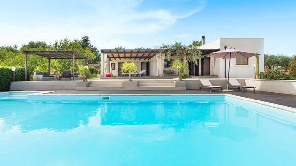 Villa Mara: Outdoor, Pool