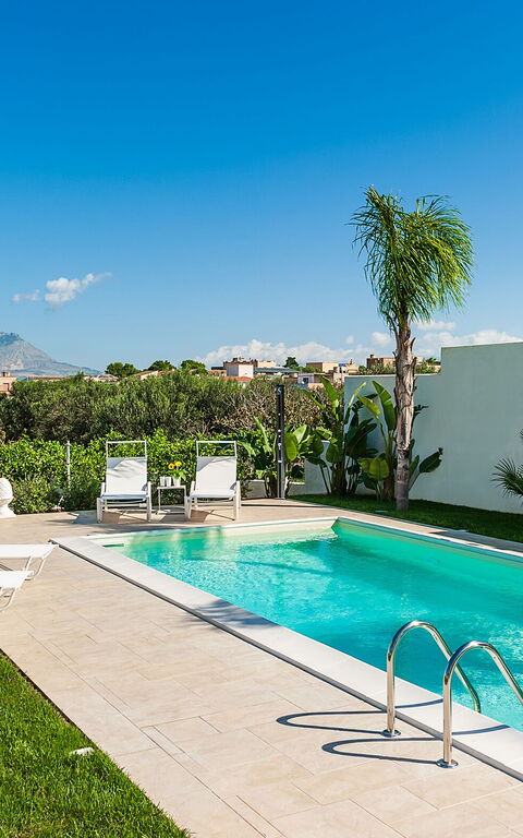 Villa Pigna Bianca: Outdoor, Pool