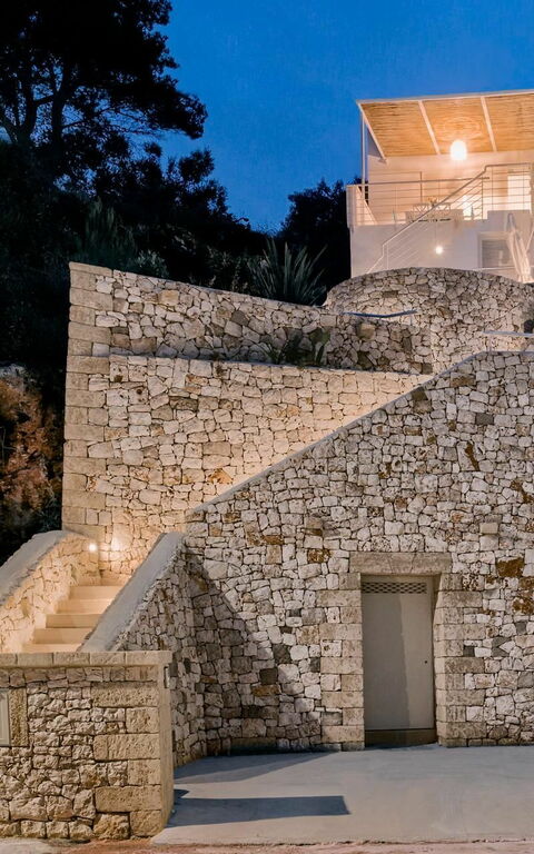 Villa Infinity: Building Exterior