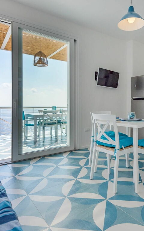 Villa Infinity: Dining Room, Living Room