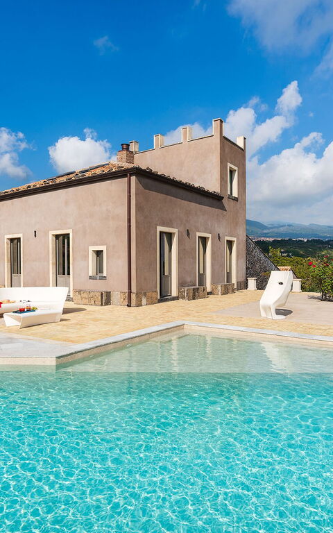 Villa Torre Etnea: Outdoor, Pool, Summer