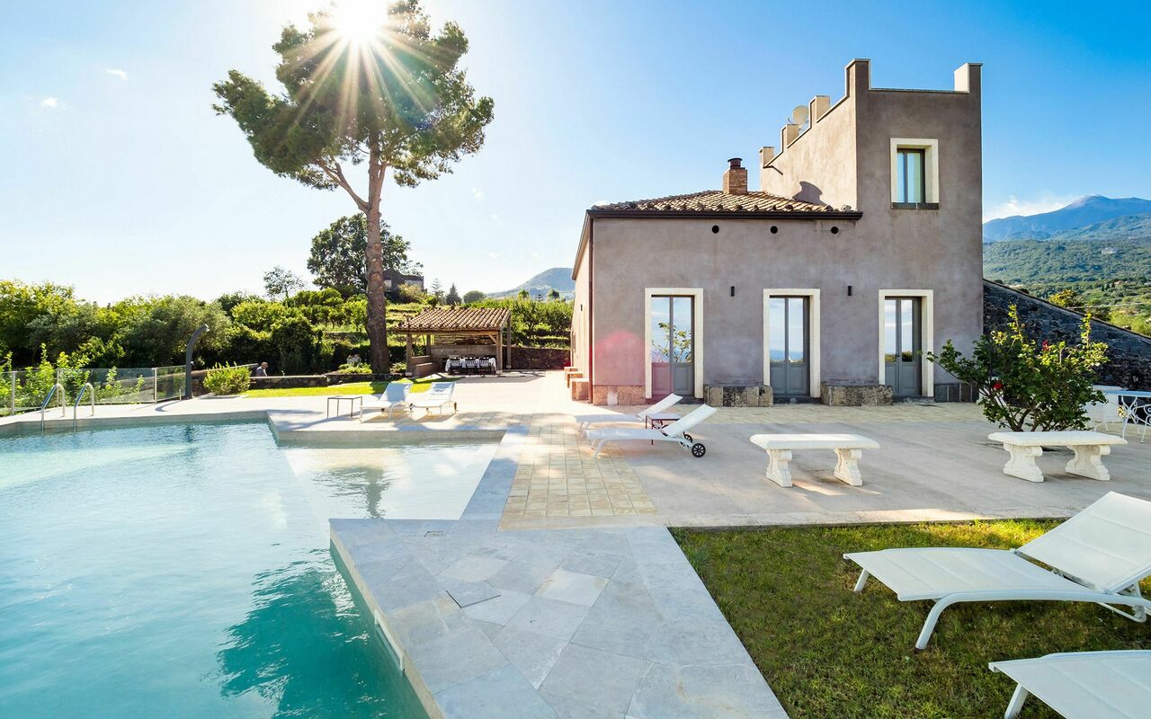 Villa Torre Etnea: Outdoor, Pool