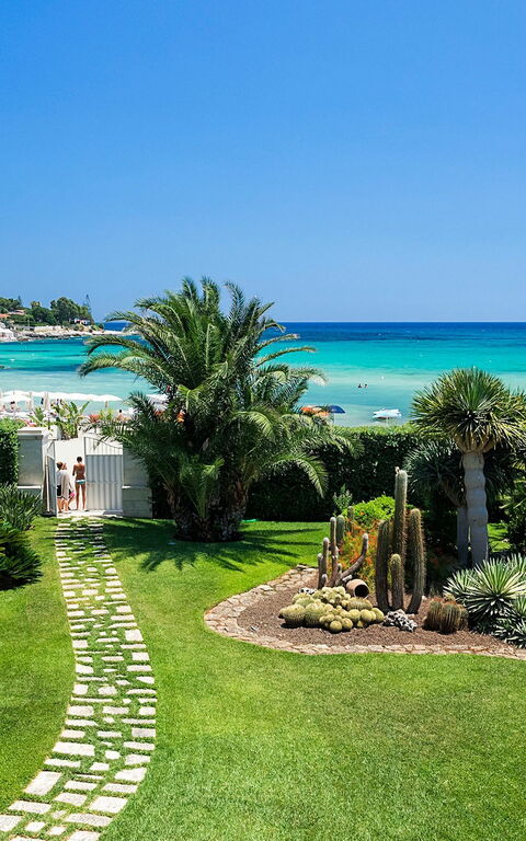 Villa La Plage: Garden, Outdoor, Scenic View