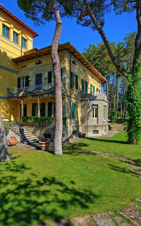 Villa Cuculo: Building Exterior, Garden