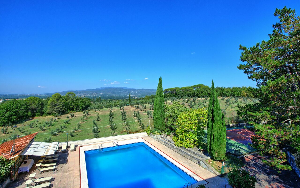 Villa Cuculo: Garden, Pool