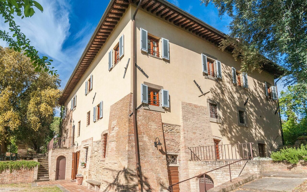 Moriolo: Building Exterior