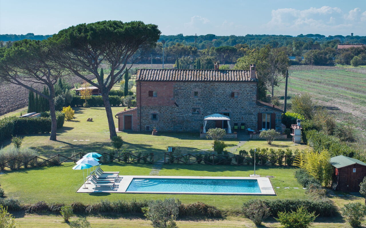 Villa Dei Vini: Building Exterior, Outdoor, Pool, Scenic View