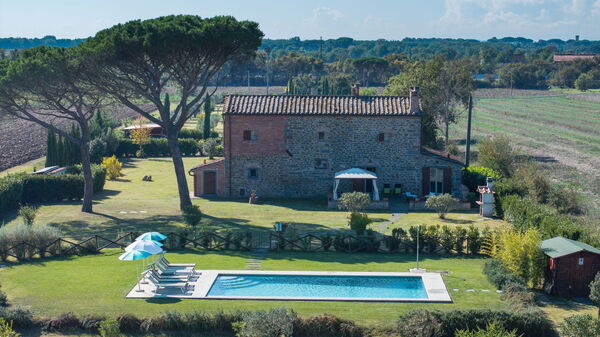 Villa dei Vini: Building Exterior, Outdoor, Pool, Scenic View