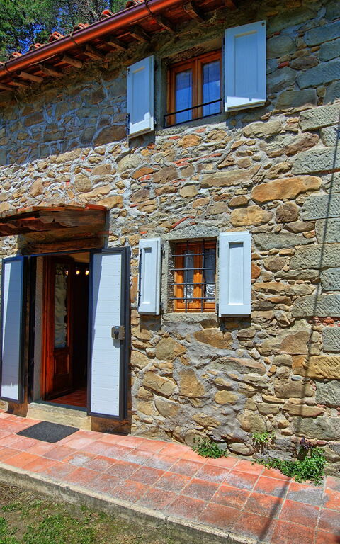 Casale Di Cozzile: Building Exterior, Garden