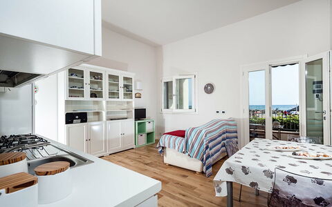 Accommodation Timone: Dining Room, Kitchen, Living Room