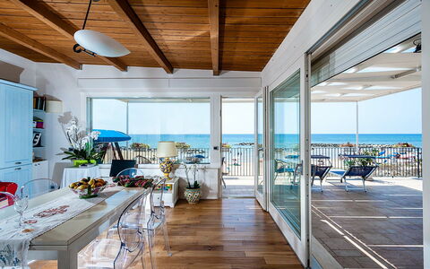 Accommodation Onda: Dining Room, Kitchen, Living Room