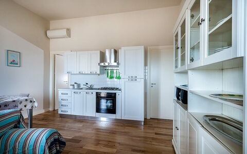 Accommodation Timone: Dining Room, Kitchen, Living Room