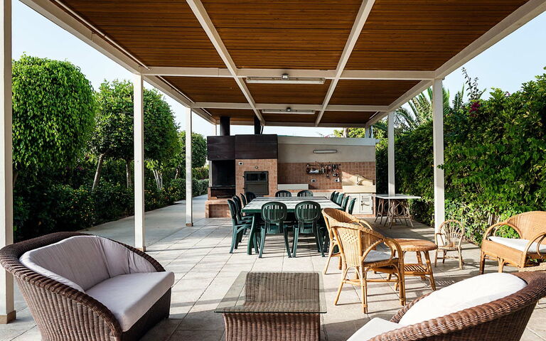 Donnalucata: Building Exterior, Garden, Outdoor