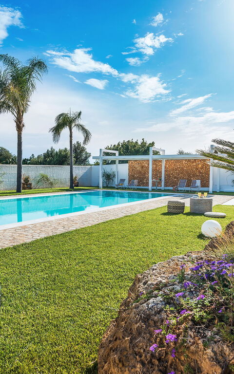 Villa Pietra Del Sole: Building Exterior, Garden, Outdoor, Pool