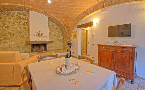 Accommodation Mulignone 6: Dining Room, Living Room