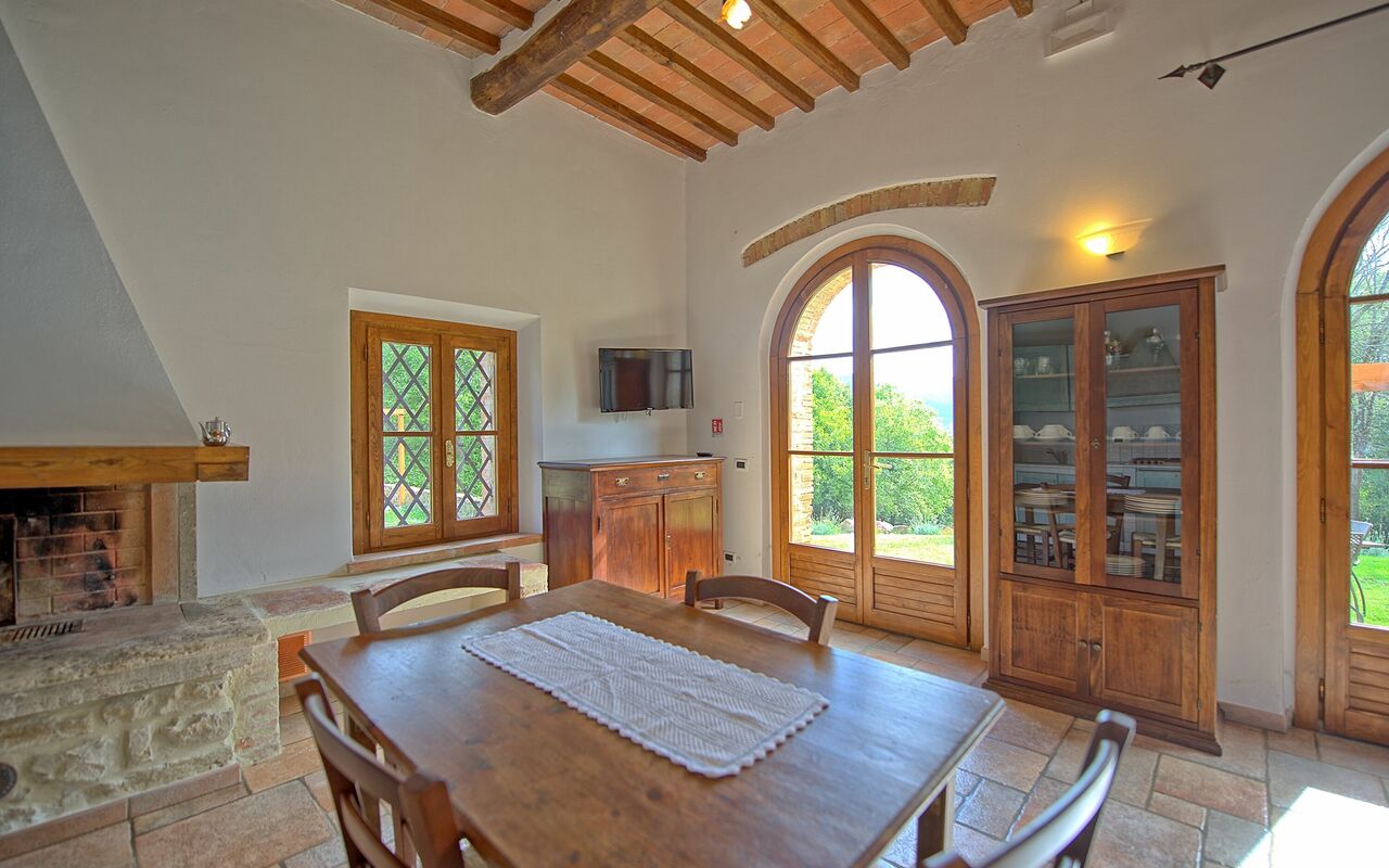 Accommodation Mulignone 10: Dining Room, Kitchen, Living Room