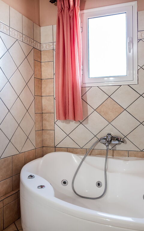 Beachfront Villa Rania: Bathroom