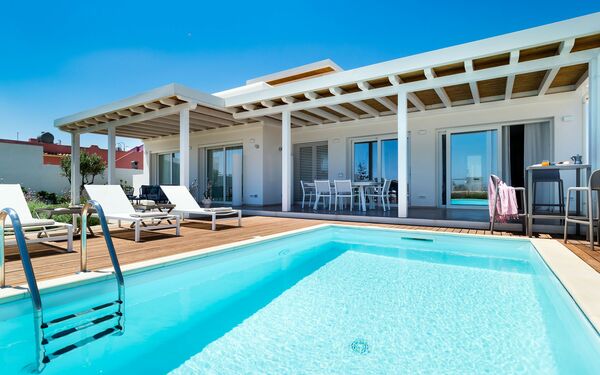 Villa San Lorenzo Palma: Outdoor, Pool
