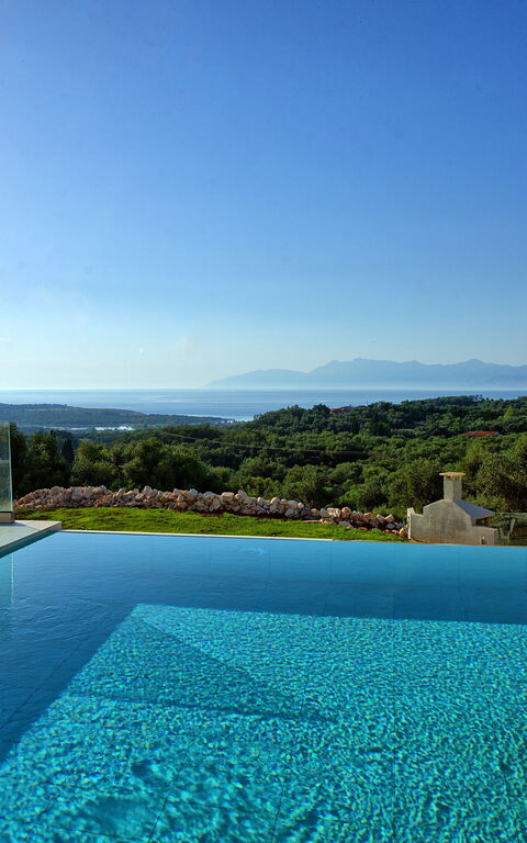 Villa Athena: Pool, Scenic View