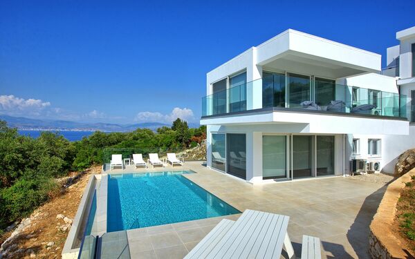 Villa Nafsika: Building Exterior, Pool