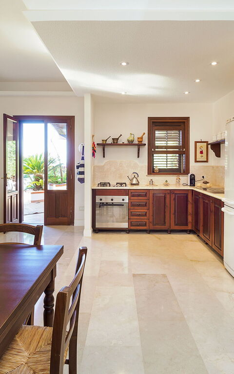 Villa Cala Mancina: Dining Room, Kitchen