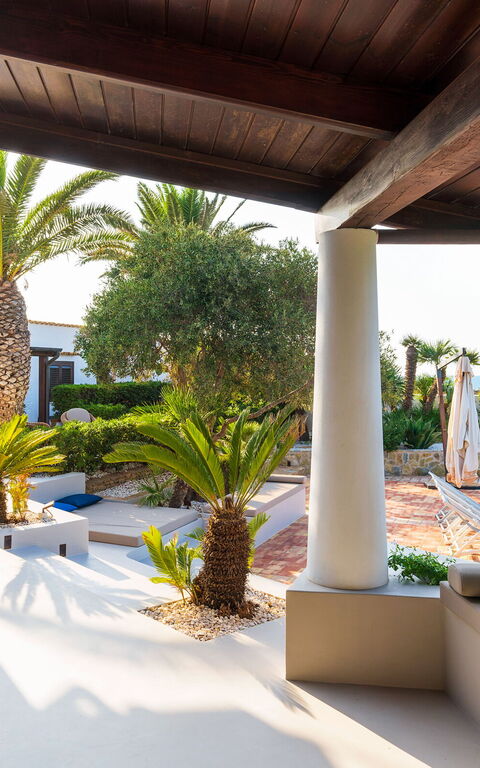 Villa Cala Mancina: Balcony / Terrace / Patio, Building Exterior, Outdoor, Pool