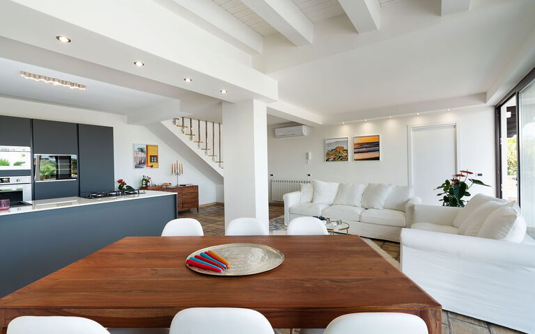 Villa Camemi: Dining Room, Kitchen, Living Room