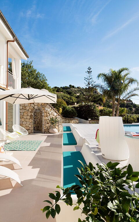 Villa Pales: Outdoor, Pool