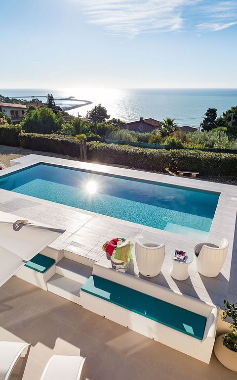 Villa Pales: Pool, Scenic View