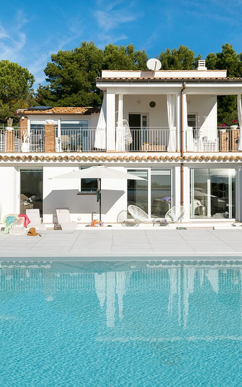 Villa Pales: Outdoor, Pool