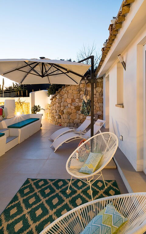 Villa Pales: Outdoor, Pool