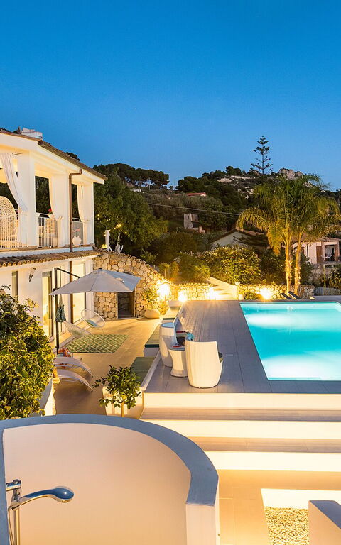 Villa Pales: Outdoor, Pool